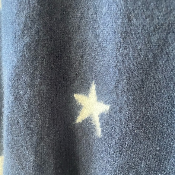 J Crew Everyday Cashmere Crewneck Sweater with Intarsia-Knit Stars - Picture 11 of 14